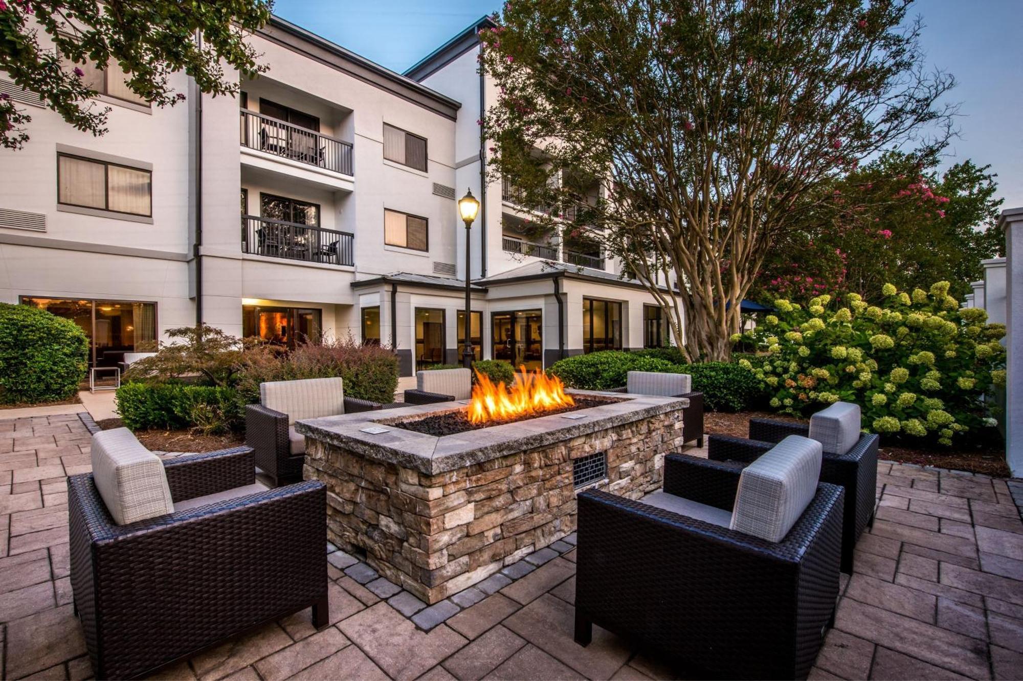 Courtyard By Marriott Charlotte Ballantyne Hotel Exterior photo