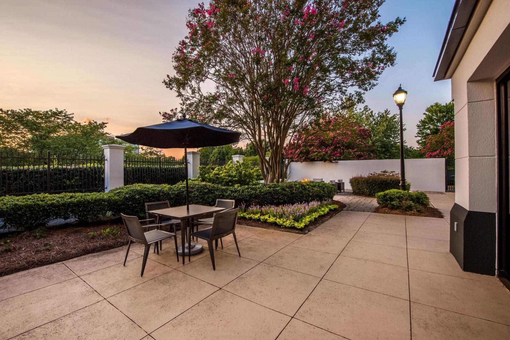 Courtyard By Marriott Charlotte Ballantyne Hotel Exterior photo