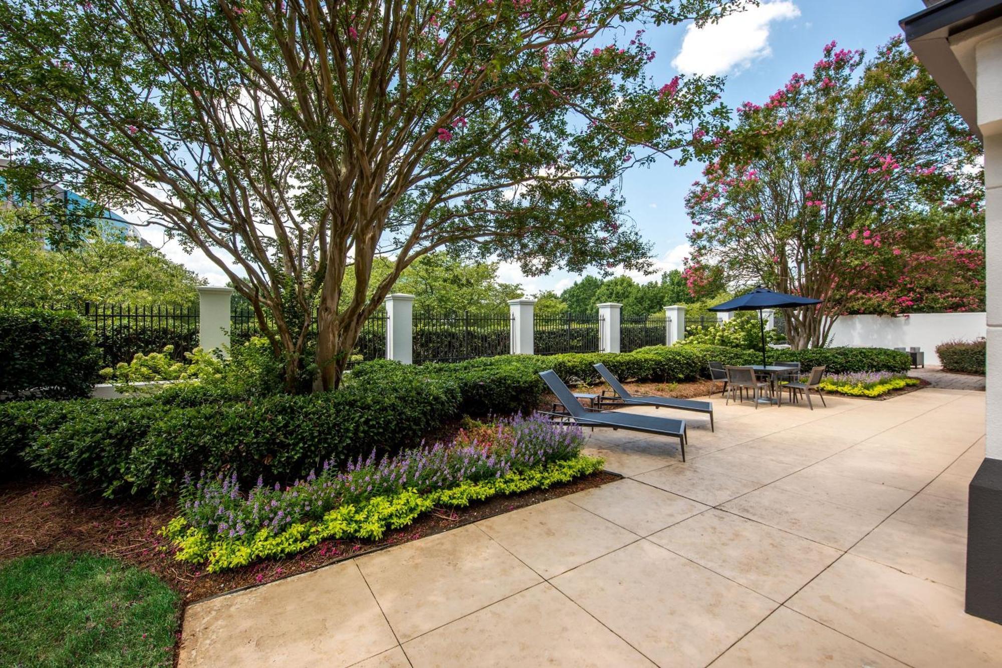 Courtyard By Marriott Charlotte Ballantyne Hotel Exterior photo